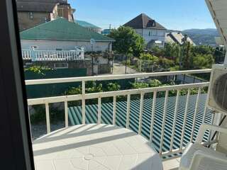 Гостиница Веста Джубга 3-х местный стандарт с балконом, со всеми удобствами-5