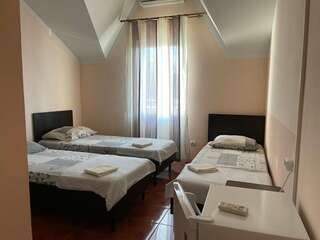 Гостиница Веста Джубга 3-х местный стандарт с балконом, со всеми удобствами-7