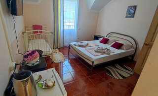 Гостиница Веста Джубга 2-х местный стандарт номер c балконом со всеми удобствами-6