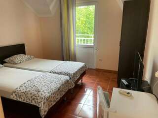 Гостиница Веста Джубга Двухместный номер с 1 кроватью или 2 отдельными кроватями и балконом-5