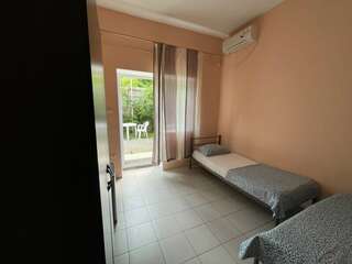 Гостиница Веста Джубга 3-х местный стандарт со всеми удобствами и отдельным входом 1 эт-2