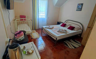 Гостиница Веста Джубга Двухместный номер с 1 кроватью или 2 отдельными кроватями и балконом-3