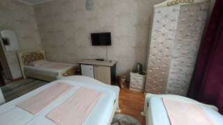 Гостиница Веста Джубга 4-х местный улучшенный номер со всеми удобствами-2