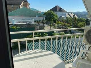 Гостиница Веста Джубга Трехместный номер с балконом-3