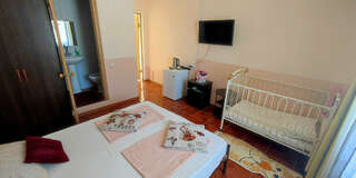 Гостиница Веста Джубга Двухместный номер с 1 кроватью или 2 отдельными кроватями и балконом-1