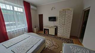 Гостиница Веста Джубга 3х местный улучшенный со всеми удобствами-1