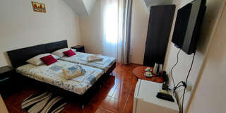 Гостиница Веста Джубга Двухместный номер с 1 кроватью или 2 отдельными кроватями и балконом-2